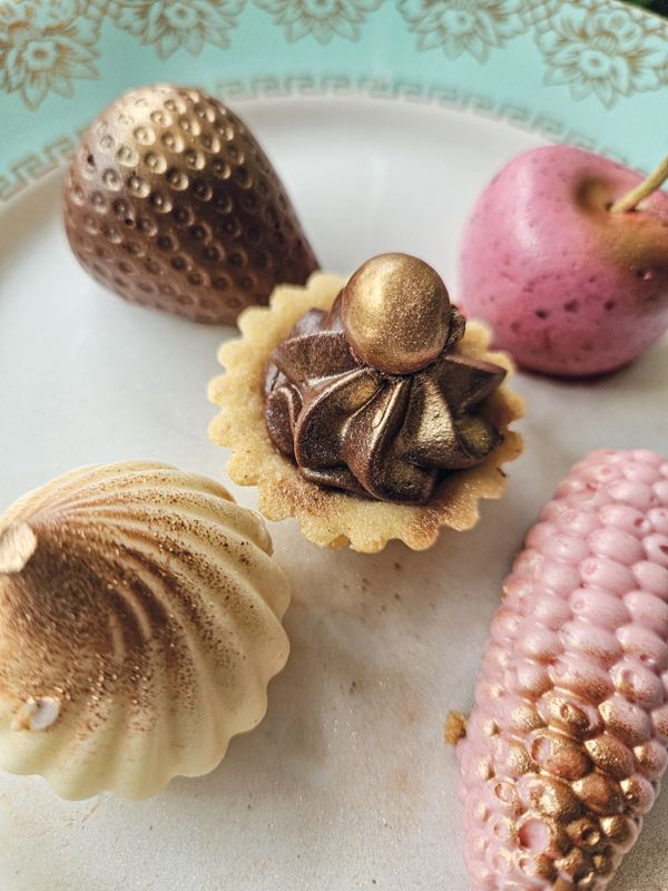 Fijne mignardises met bladgoud